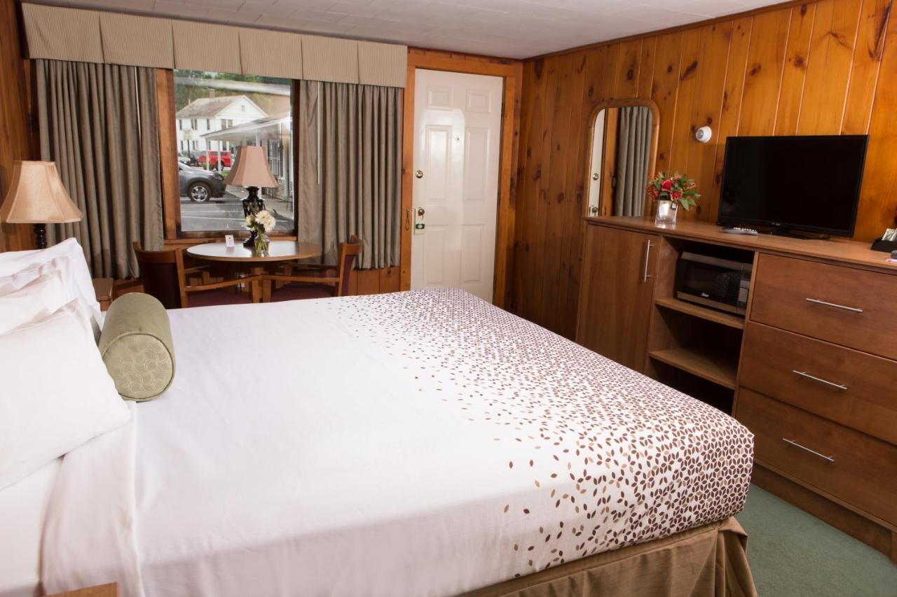 Knotty Pine Motel Беннингтон Экстерьер фото