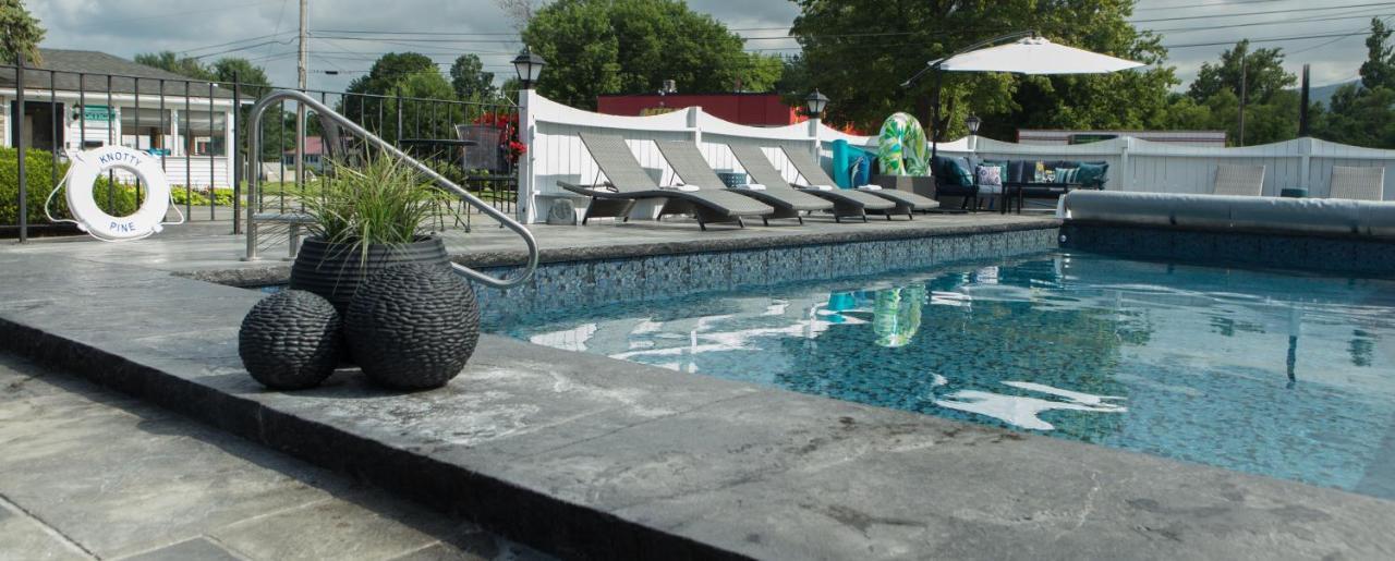 Knotty Pine Motel Беннингтон Экстерьер фото