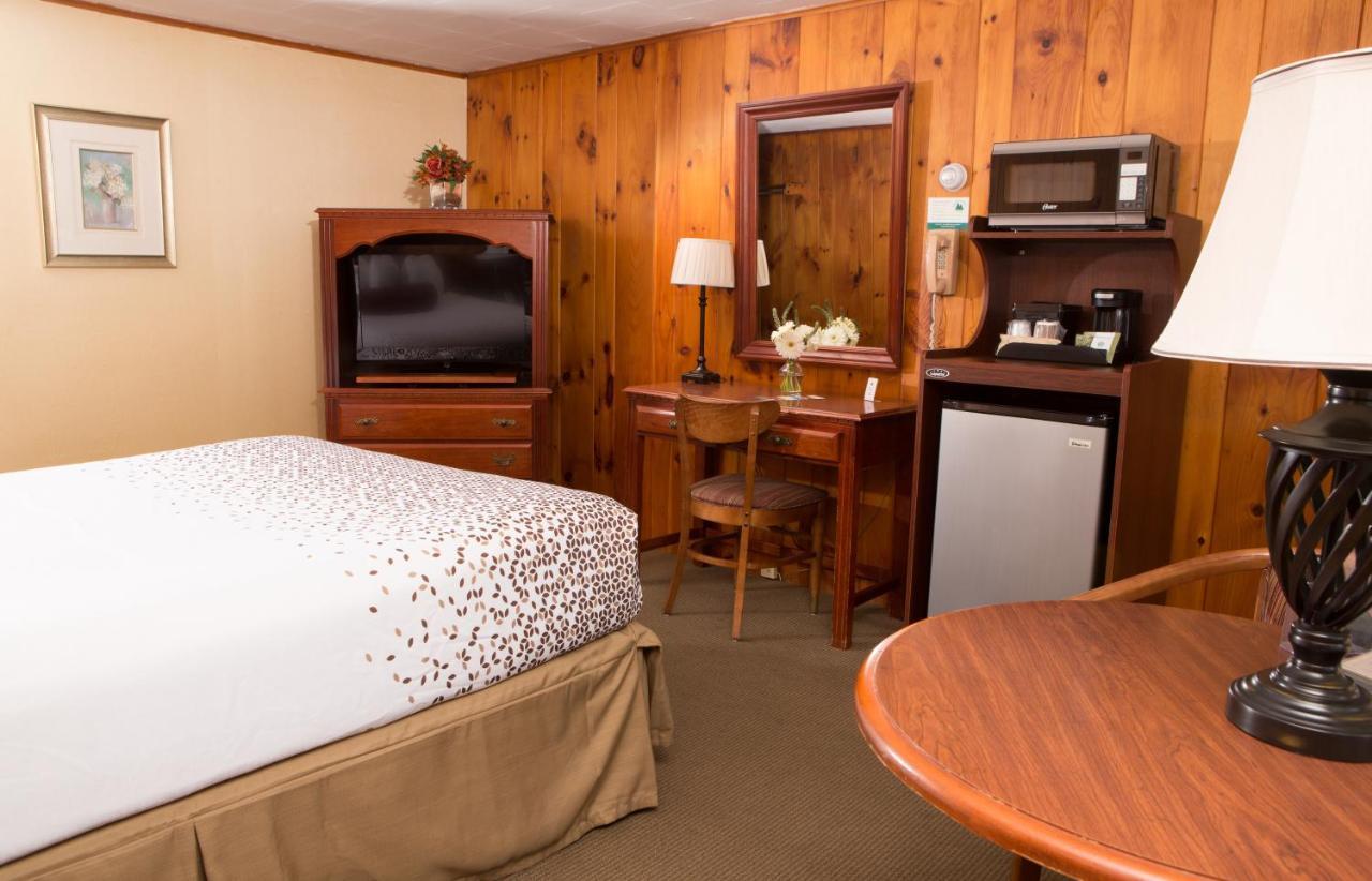Knotty Pine Motel Беннингтон Экстерьер фото