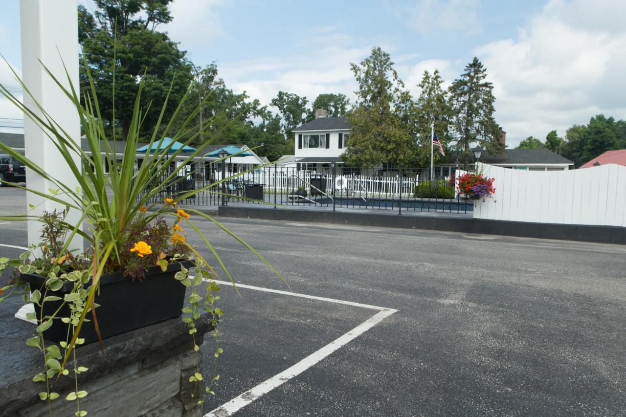 Knotty Pine Motel Беннингтон Экстерьер фото